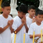 Niños de la cueva de Tailandia se convierten en monjes