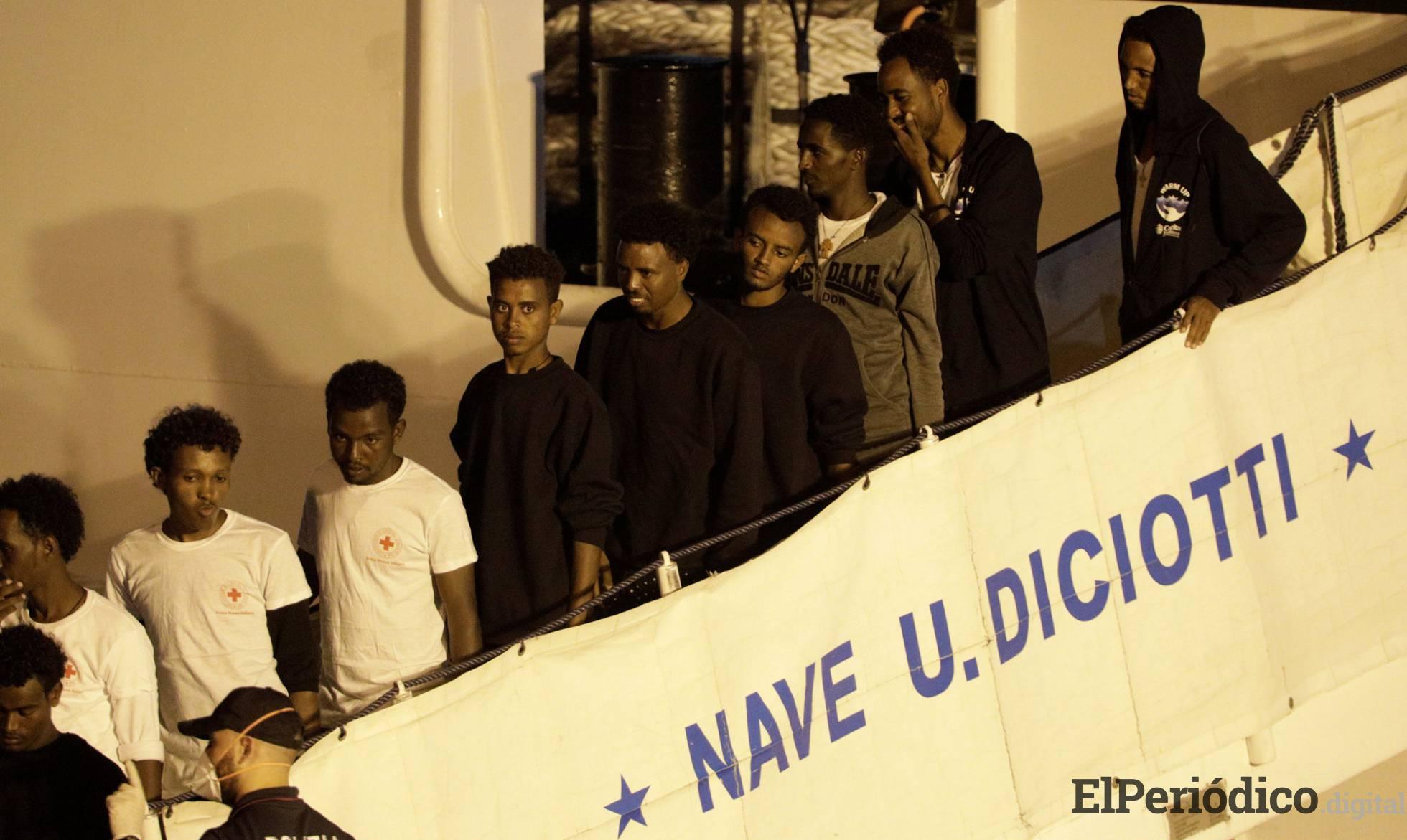 Diciotti el domingo 26 de agosto, desembarcaron 138 inmigrantes africanos, en el puerto de Catania-Italia. Que se encontraban a bordo de la embarcación guarda costa Diciotti.