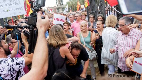El miércoles 29 de agosto se realizó una manifestación en las puertas de la Ciutadella de Barcelona, donde resulto agredido periodista de Telemadrid