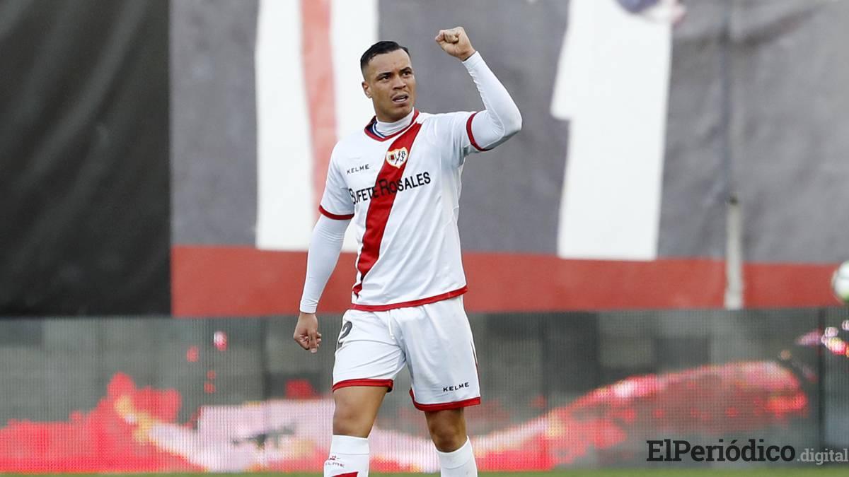 Raúl de Tomás llega al Rayo Vallecano en calidad de préstamo 2 El 24 de agosto del 2018, en la ciudad de Madrid-España, el Rayo Vallecano hizo oficial la llegada de Raúl de Tomás en calidad de préstamo por un año