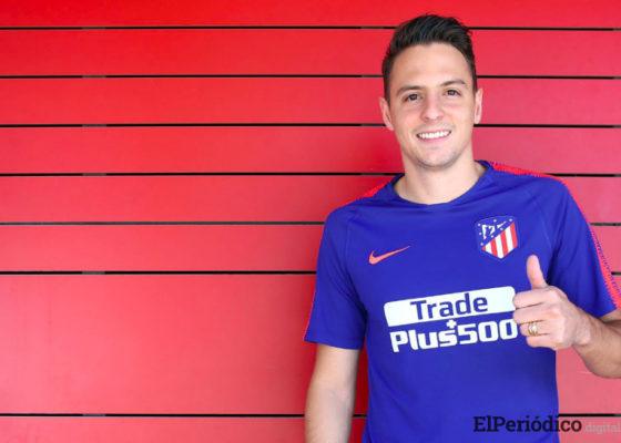 El martes 31 de agosto, el Atlético de Madrid confirmo el fichaje del lateral derecho colombiano Santiago Arias como refuerzo de los colchoneros.