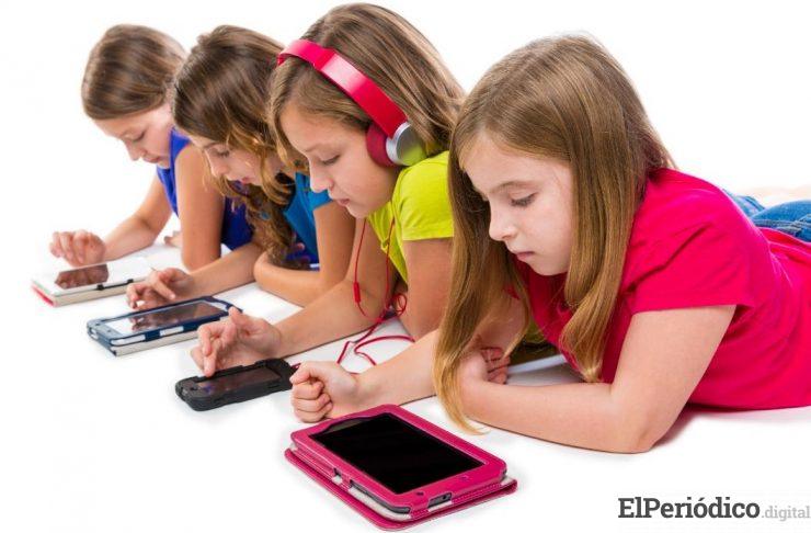 Niños-dispositivos-móviles-740x486