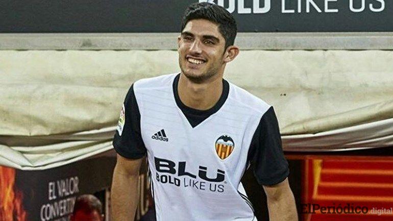 Gonçalo guedes El pasado 28 de Agosto, Gonçalo Guedes arribó a España para firmar su contrato con el Valencia CF por las próximas cuatro temporadas