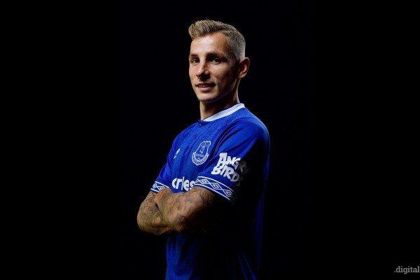 Mercado de fichajes / Lucas Digne ya es jugador del Everton FC 1 EL miércoles 2 de Agosto, en la ciudad de Barcelona- España, el club blaugrana oficializó la venta del francés Lucas Digne al Everton FC de Inglaterra.