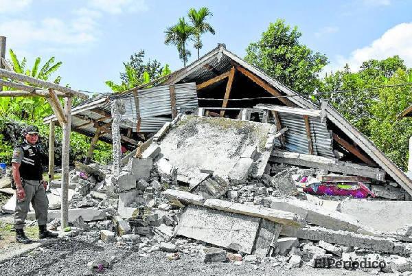 Un nuevo sismo en indonesia de magnitud 7 grados sacudió a la Isla Lombok este domingo, dejando decenas de heridos y hasta el momento 39 muertos.