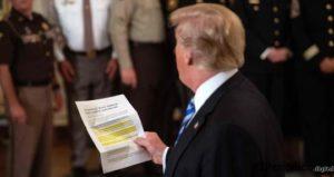 Gabinete de Trump maneja la posibilidad de apartar al presidente del poder 1 trump