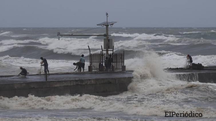 Supertifón Mangkhut azota Filipinas, dejando gran cantidad de afectados 2 Un supertifón llamado Mangkhut, asota fuertemente el territorio de Filipinas, dejando gran cantidad de afectados a su paso.