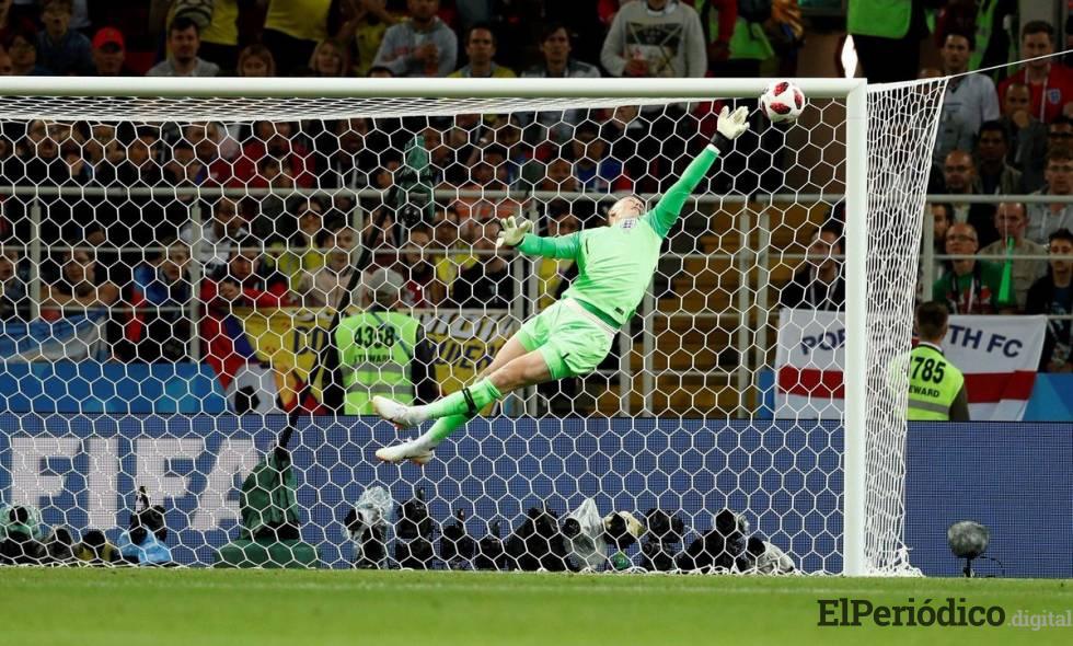 Jordan Pickford renueva contrato con el Everton FC 2 Jordan Pickford firmó una renovación de contrato con el Everton FC. El guardameta de 24 años, es pieza fundamental en la selección inglesa.