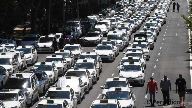 Una nueva ley de Uber disgusta a los taxistas en Portugal taxistas