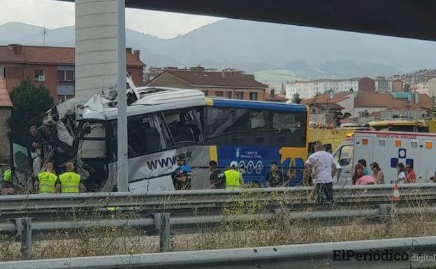  En primeras horas de la tarde del 03 de septiembre se ha presentado un accidente automovilístico en Avilés dejando fallecidos y varios heridos.