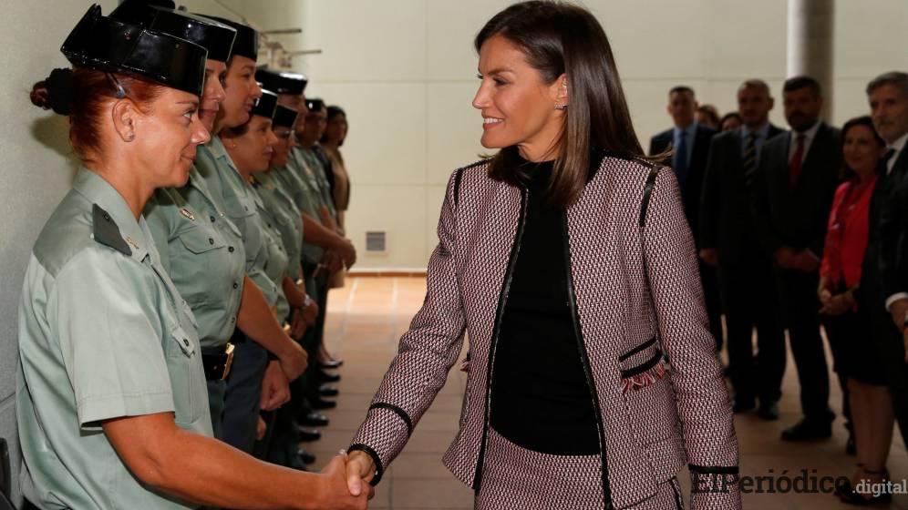la-reina-letizia-visita-guardia-civil la-reina-letizia-visita-guardia-civil