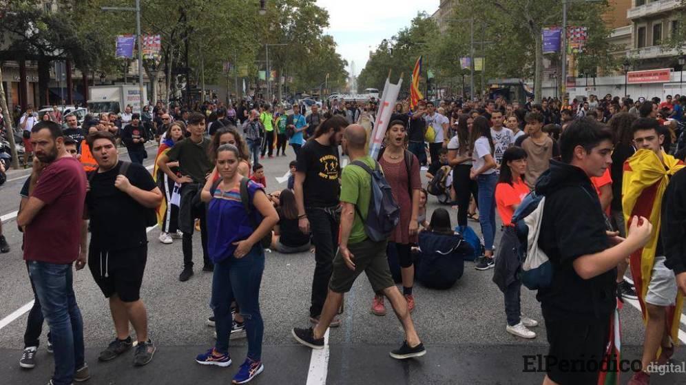 CDR llaman a concentración: Cataluña recuerda el referéndum del 1-0 1 En territorio catalán, el CDR recuerda el famoso referéndum del 1-0. En dicho evento, se exigió el reconocimiento de Cataluña como República independiente.