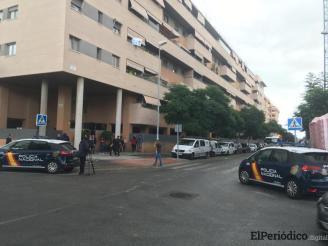 Muere una niña tras ser arrojada desde un sexto piso en Málaga Muere una niña tras ser arrojada desde un sexto piso en Málaga