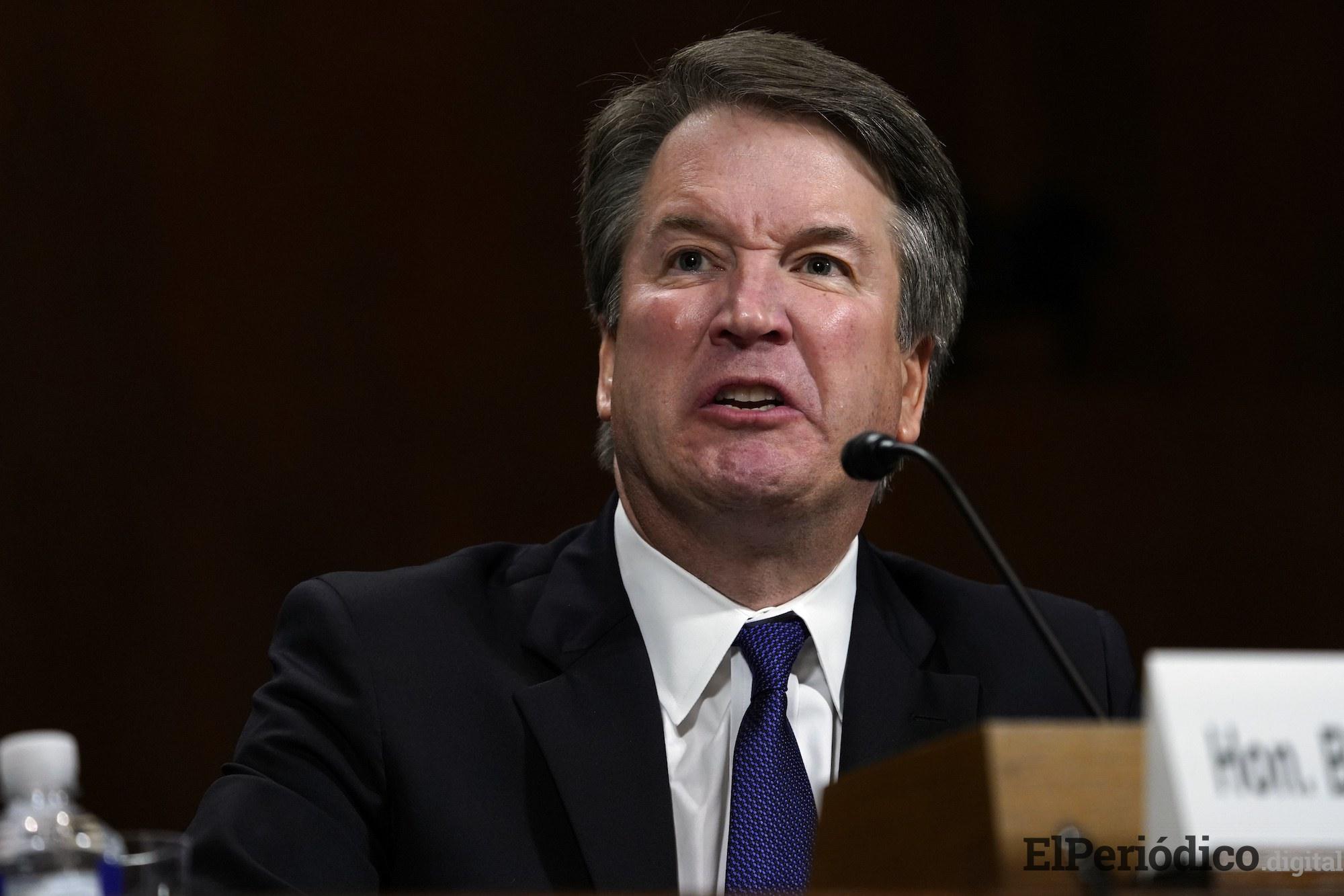 Christine Blasey Ford acusa a candidato de Trump por abuso sexual 2 Christine Blasey Ford acusó a Brett Kavanaugh por abuso sexual. Ford mantuvo dicho hecho en secreto durante varios años, ya que ocurrió en 1982.