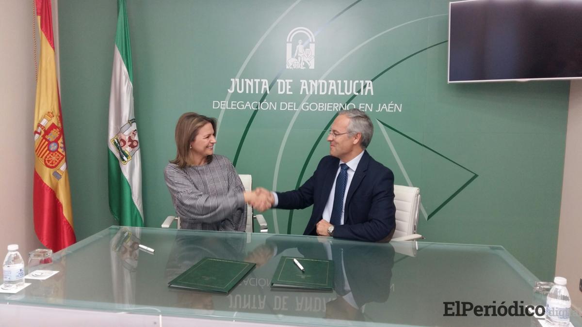Cobo-Convenio prácticas UJA 21-12-18 La Junta y la UJA firman un convenio para la realización de prácticas formativas en la Delegación del Gobierno