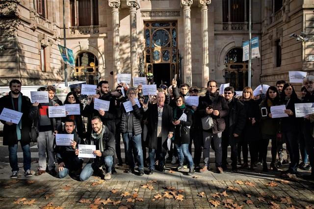 Unos 60 Periodistas se concentran ante el Tribunal de Justicia de Cataluña por la libertad de prensa 3