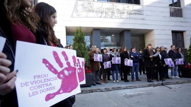 Burriana-mostrar-solidaridad-violada-NocheviejaEDIIMA20190103049220.jpg