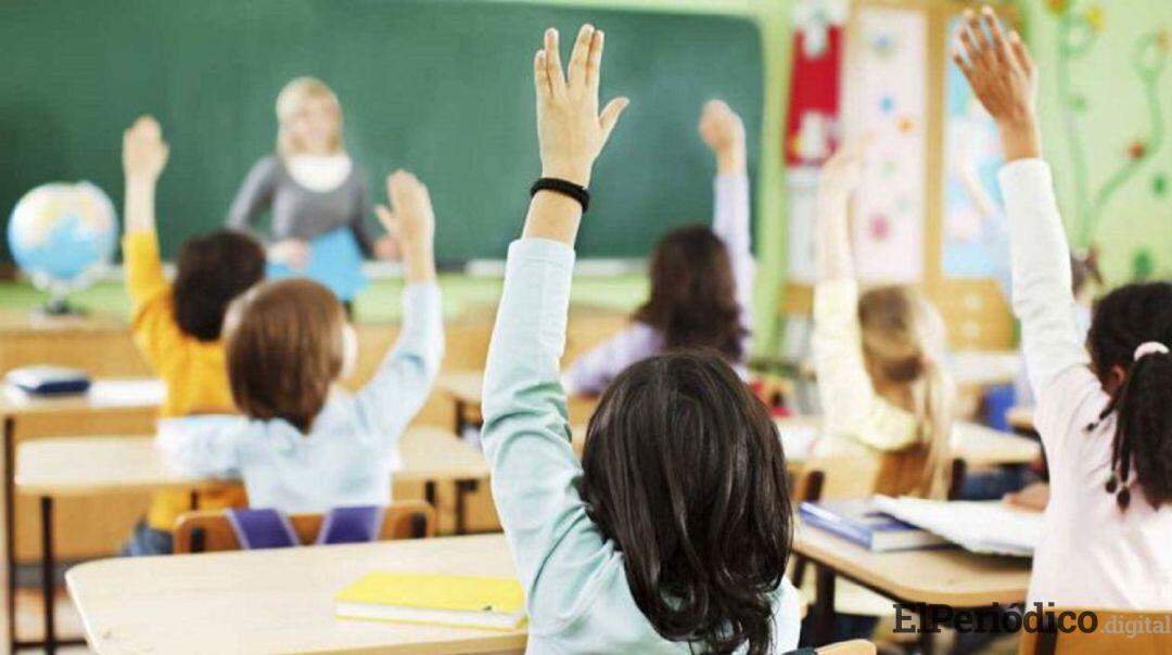 Casi el 93% de las familias andaluzas obtiene plaza para escolarizar a sus hijos en el centro elegido como primera opción Casi el 93% de las familias andaluzas obtiene plaza para escolarizar a sus hijos en el centro elegido como primera opción