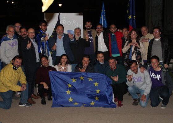 El grupo político Volt Europa comienza su campaña electoral en España para formar el grupo parlamentario europeísta 3 El grupo político Volt Europa comienza su campaña electoral en España para formar el grupo parlamentario europeísta 1