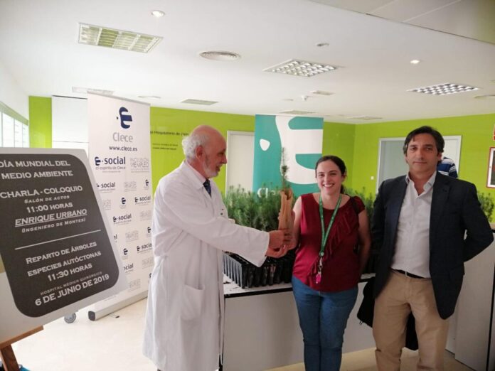 Hospital Universitario de Jaén celebra el Día del Medio Ambiente con el reparto de plantones