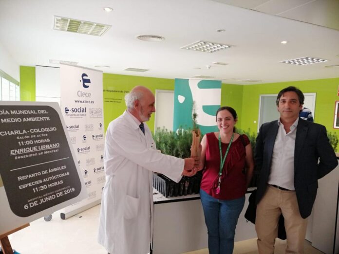 Hospital Universitario de Jaén celebra el Día del Medio Ambiente con el reparto de plantones Hospital Universitario de Jaén celebra el Día del Medio Ambiente con el reparto de plantones