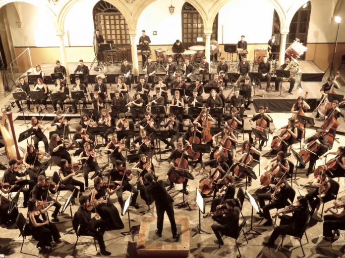 La Orquesta Joven de Andalucía actúa en el Baezafest bajo la batuta de Macías Navarro