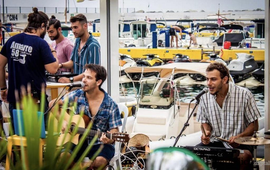 Viaje musical en la Costa Brava para despedir las vacaciones 2 Dúo "Por el Aire"