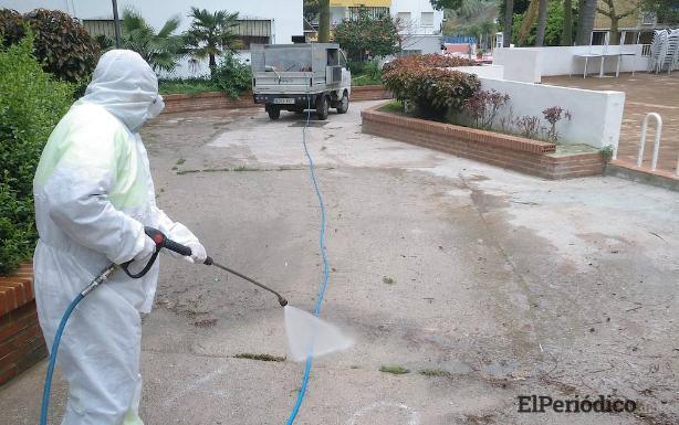 Estepona aumenta un 40 por ciento la limpieza y desinfección de las calles desde el comienzo del confinamiento