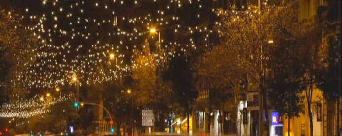 simulacio-n-de-la-calle-arago-de-barcelona-iluminada-con-luces-de-navidad-aj-de-barcelona-2020