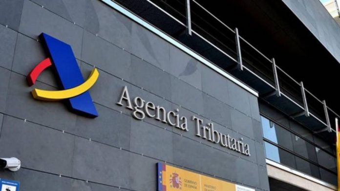 El marido de la jefa de la oficina Antifraude con Rajoy lideró una red de evasión de impuestos para 500 grandes fortunas