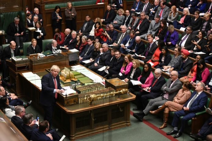 El Parlamento británico aprueba de manera abrumadora el acuerdo comercial con la UE
