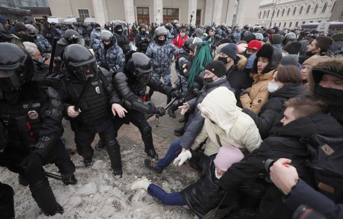 En una nueva oleada de protestas en Rusia para la liberación de Navalni hay más de 4.000 detenidos