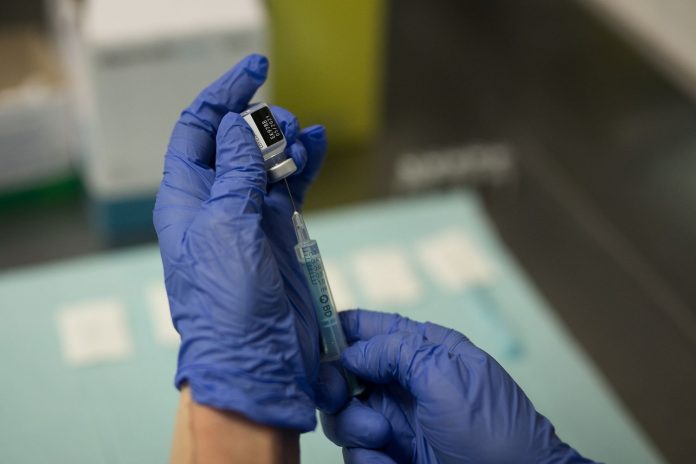 AstraZeneca se ha comprometido con Bruselas a un aumento pequeño de las entregas de vacunas de aquí al mes de marzo