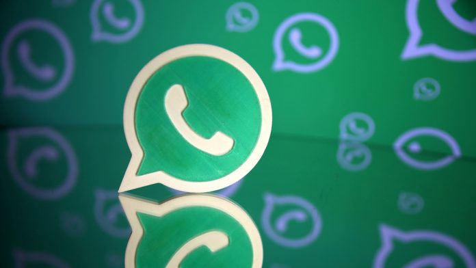 WhatsApp ha lanzado un ultimátum a sus usuarios: tienes que compartir tus datos con Facebook o tendrás que buscarte otro Messenger