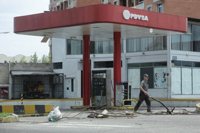 EE UU sancionó a tres miembros clave de la trama que comercializa petróleo venezolano