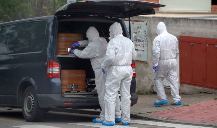 Fue imputado por homicidio imprudente el médico de una residencia de Madrid en la que fallecieron 54 mayores en la primera ola