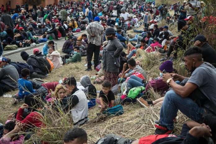 Guatemala freno a la fuerza la caravana de migrantes que va hasta México
