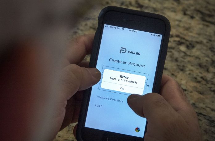 Parler enfrenta a los grandes de la tecnología