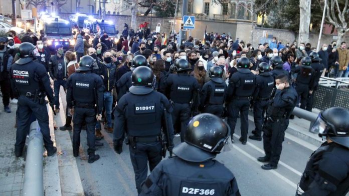 Simpatizantes de Vox y agentes han resultado heridos