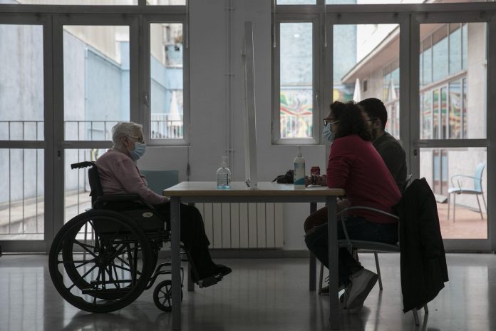 Los brotes en residencias, han tenido una caída a la mitad en 15 días después de la vacunación