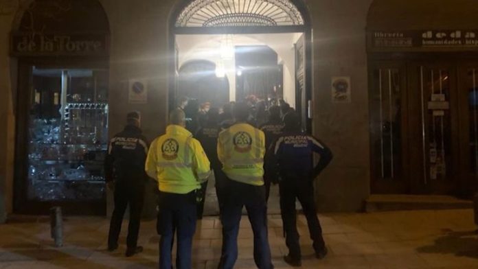La Policía arresta a ocho personas en cuatro fiestas ilegales en el centro de Madrid