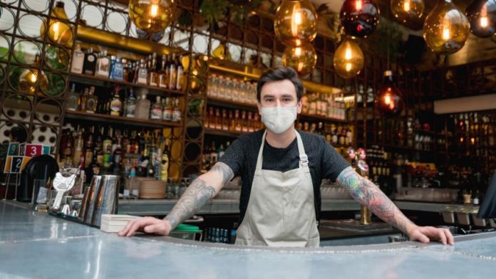camarero-barra-bar-2239045