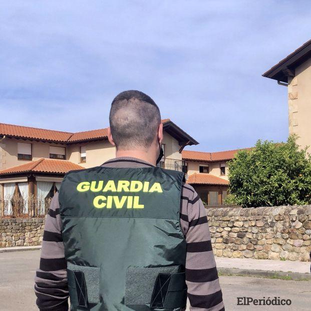 europapress-3566709-guardia-civil-vigilancia-chalets-cabezon-varios-robos_1_621x621