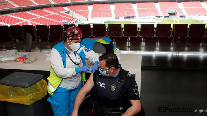 Policías cuestionan al Gobierno qué va a suceder con los agentes que han sido vacunados con AstraZeneca Policías cuestionan al Gobierno qué va a suceder con los agentes que han sido vacunados con AstraZeneca