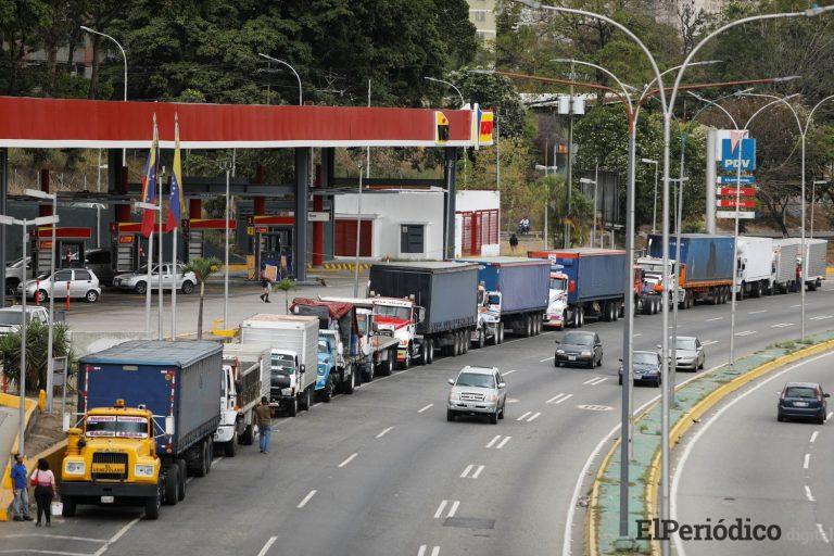 La escasez de diésel y gasolina paraliza a Venezuela La escasez de diésel y gasolina paraliza a Venezuela