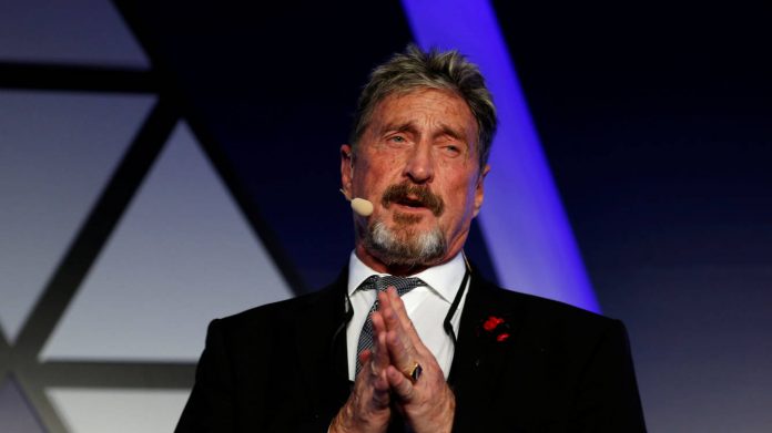 El fundador del antivirus McAfee, acusado por fraude con criptomonedas