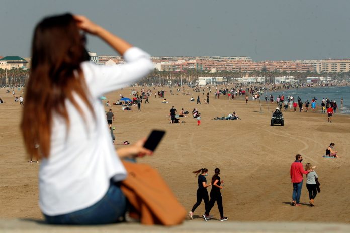 España se conduce a una Semana Santa sin movilidad entre comunidades