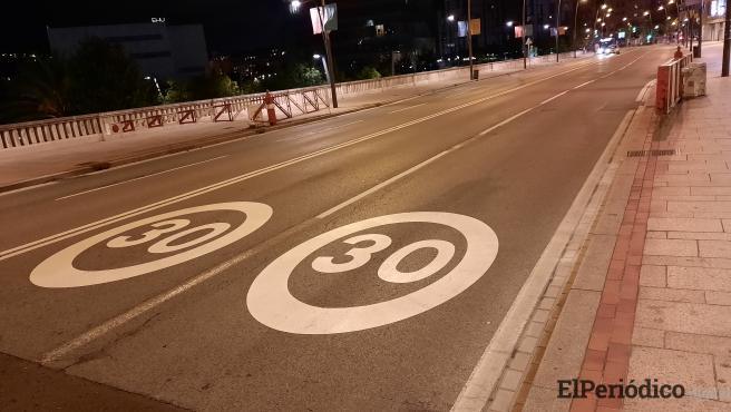 archivo-senal-de-30-km-h-en-el-puente-de-deusto-bilbao