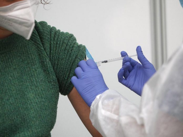salud-plantea-un-dispositivo-especifico-para-administrar-la-segunda-dosis-a-los-vacunados-con-astrazeneca.jpeg