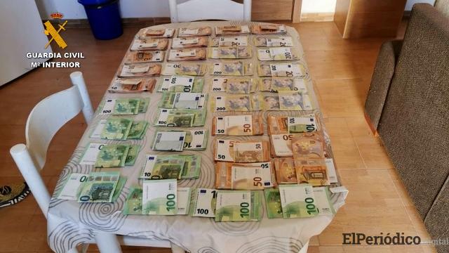 En Andalucía La Guardía Civil desmantela una importante organización polaca de narcotraficantes 1 dinero confiscado en la operación ZUREK